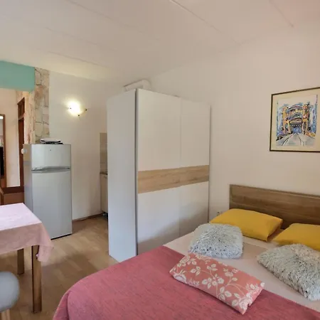Apartment Maja Stinjan